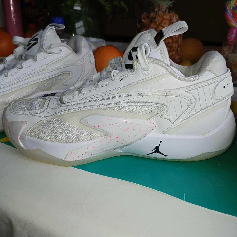 Shoes - Picture 2 of 8